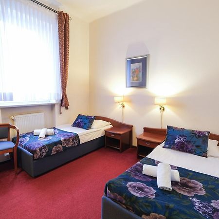 צ'סטוצ'ובה Hotel Sonex מראה חיצוני תמונה