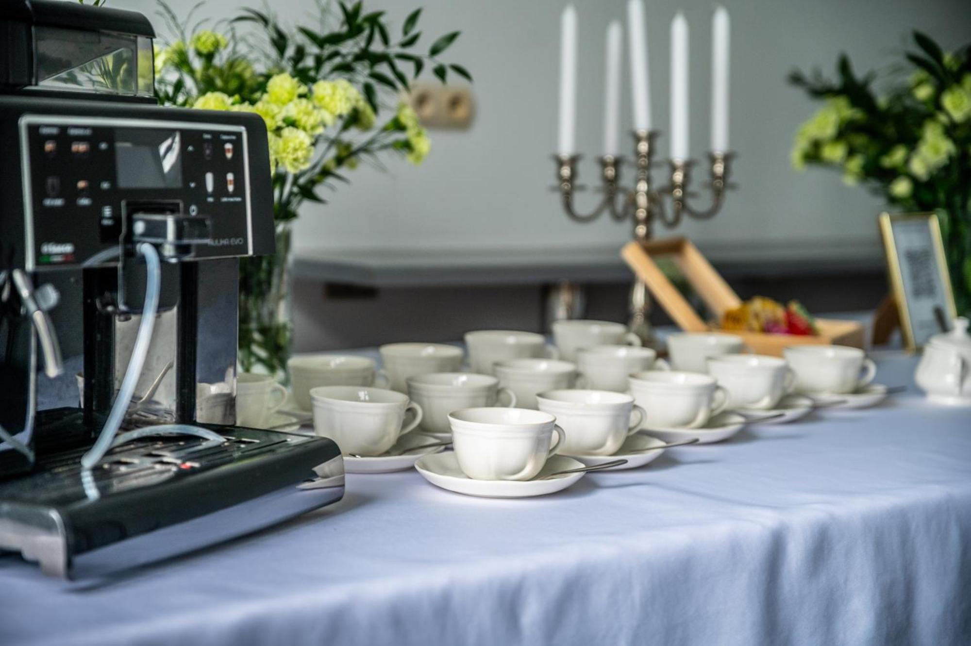 צ'סטוצ'ובה Hotel Sonex מראה חיצוני תמונה