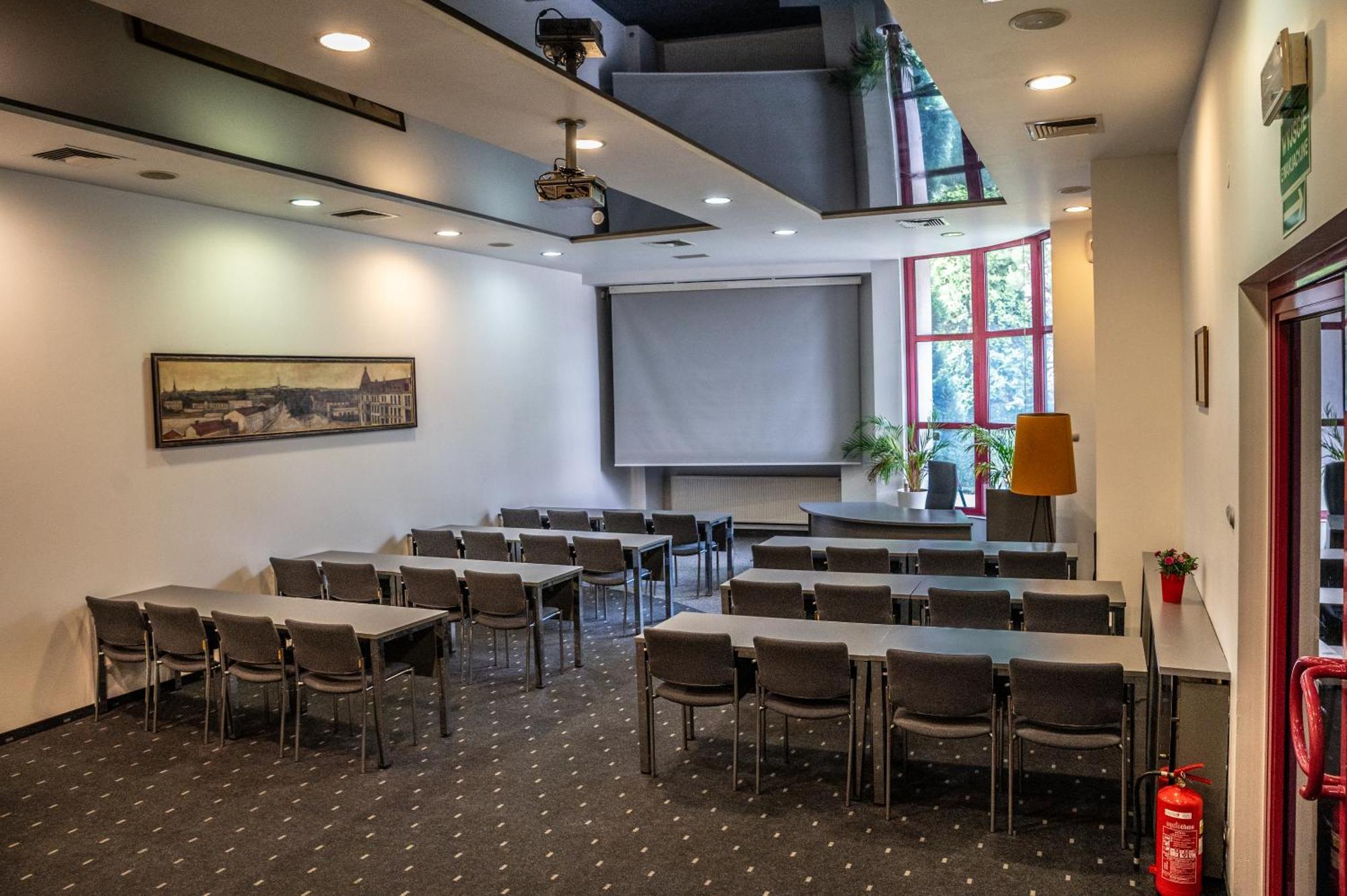 צ'סטוצ'ובה Hotel Sonex מראה חיצוני תמונה