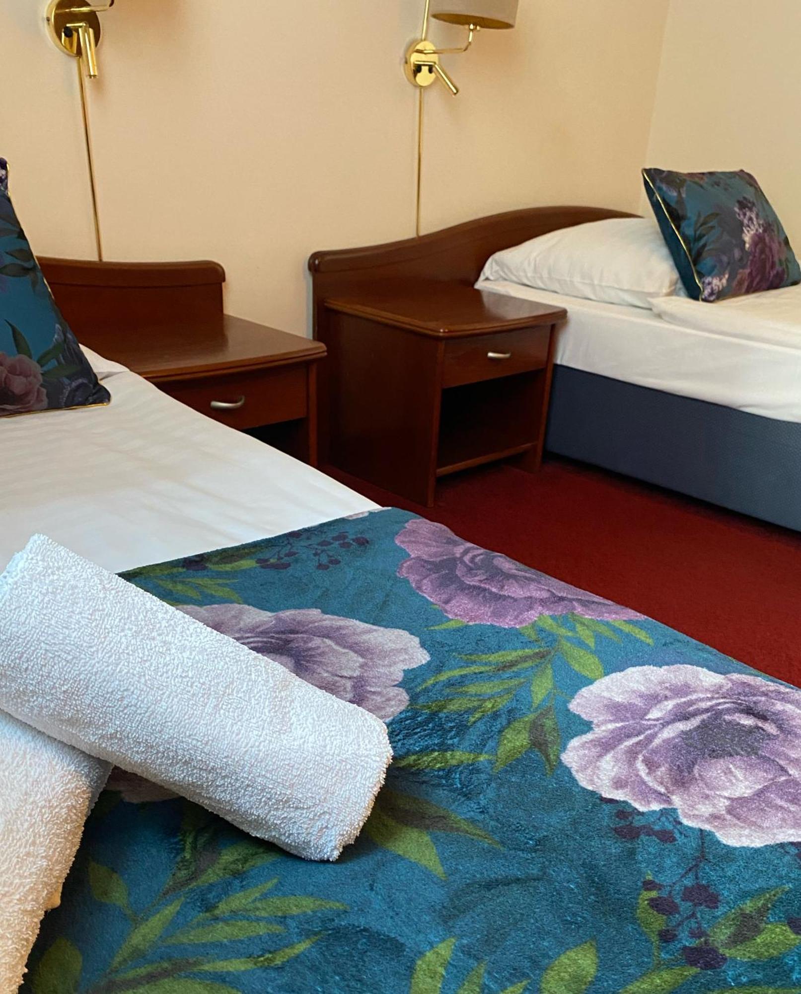 צ'סטוצ'ובה Hotel Sonex מראה חיצוני תמונה
