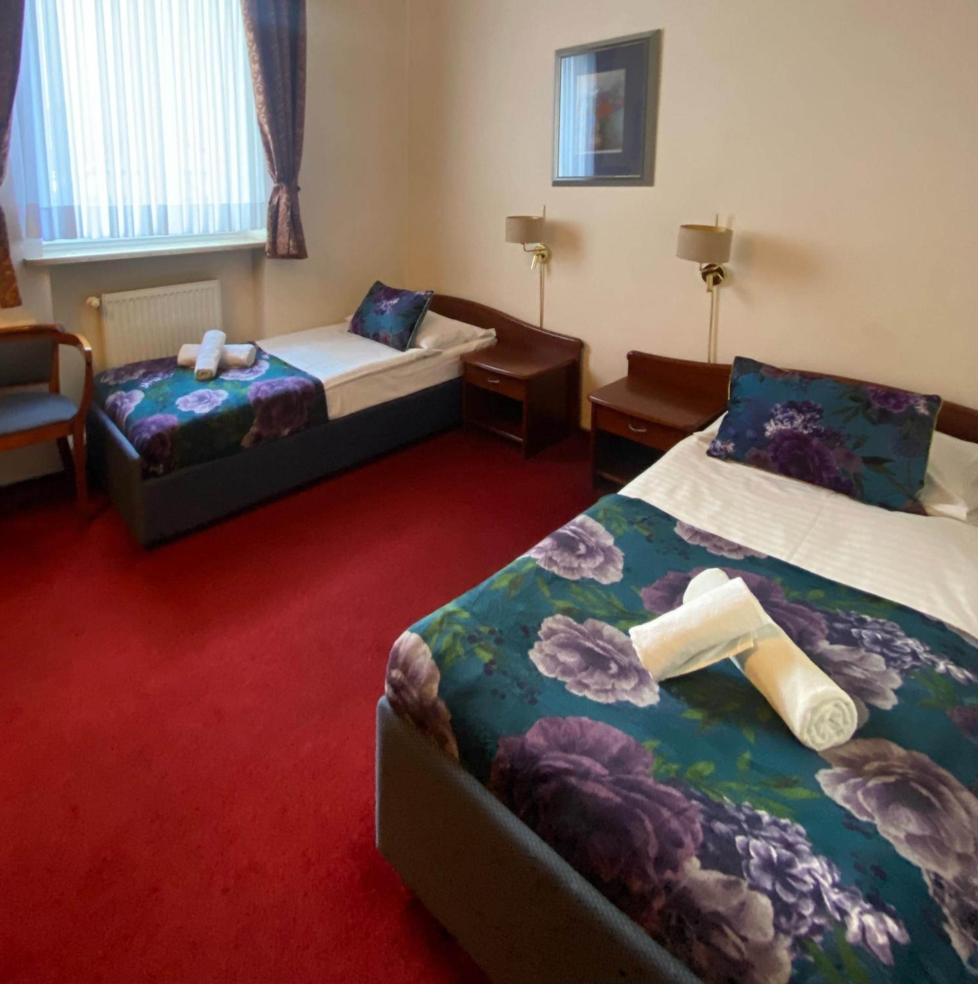 צ'סטוצ'ובה Hotel Sonex מראה חיצוני תמונה