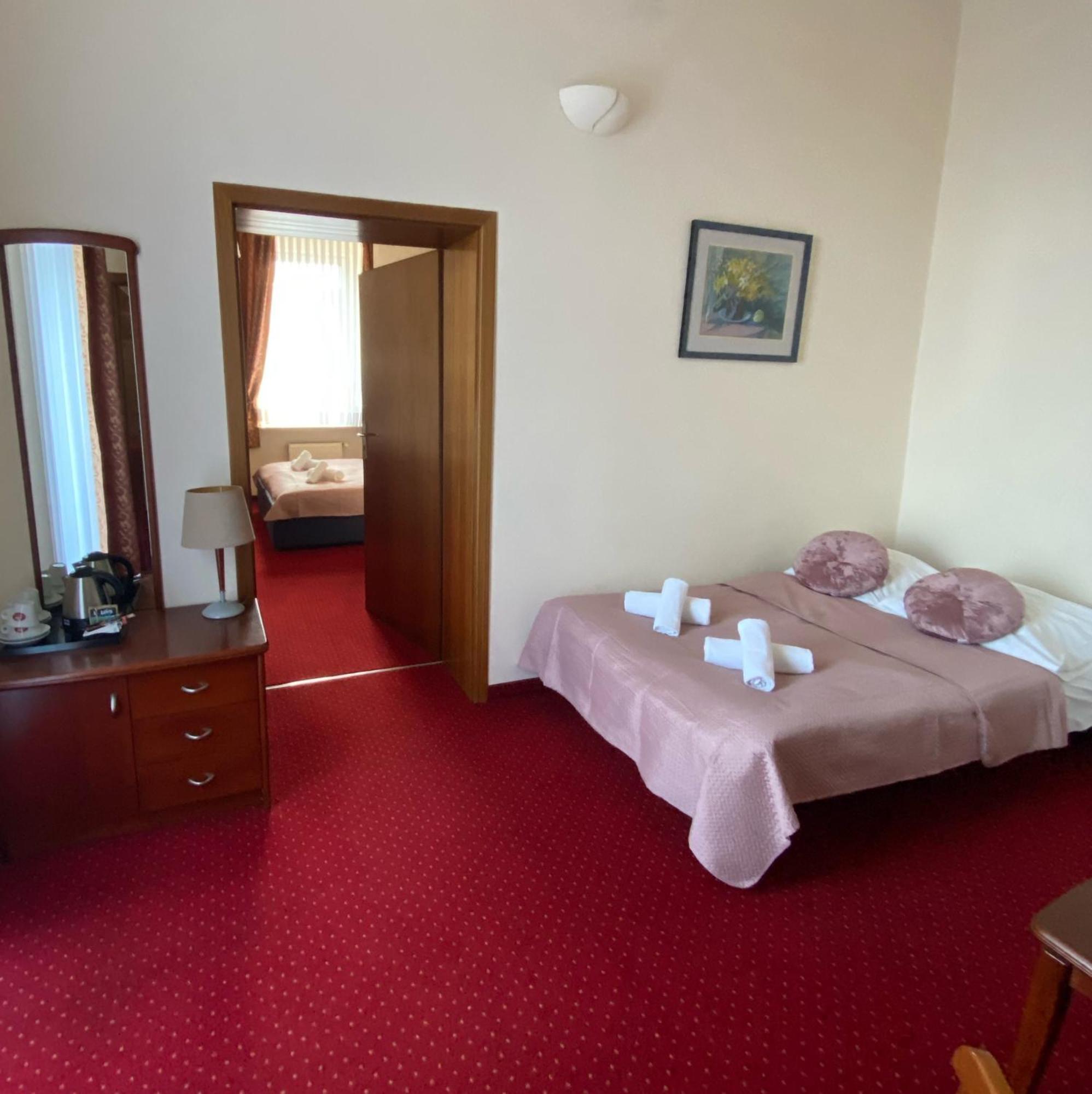 צ'סטוצ'ובה Hotel Sonex מראה חיצוני תמונה