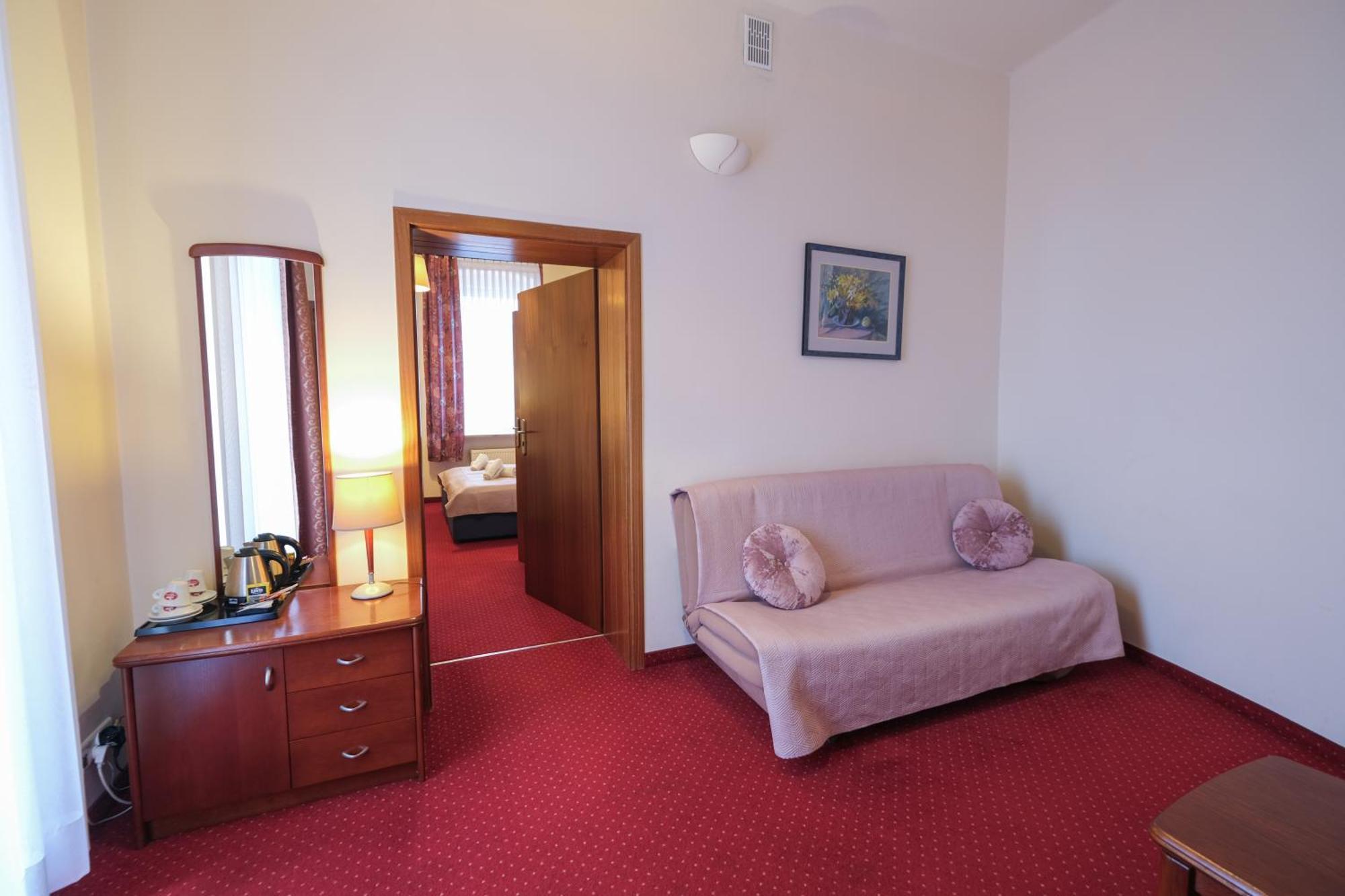 צ'סטוצ'ובה Hotel Sonex מראה חיצוני תמונה