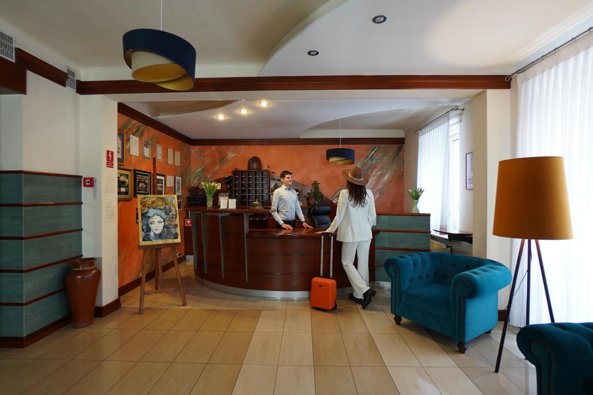 צ'סטוצ'ובה Hotel Sonex מראה חיצוני תמונה