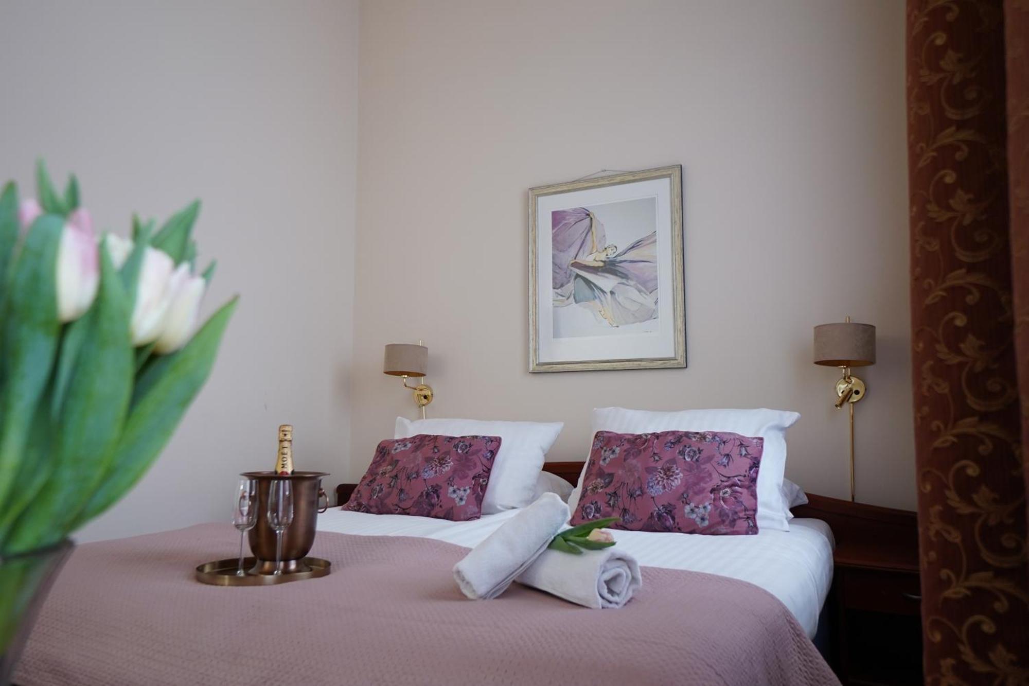 צ'סטוצ'ובה Hotel Sonex מראה חיצוני תמונה