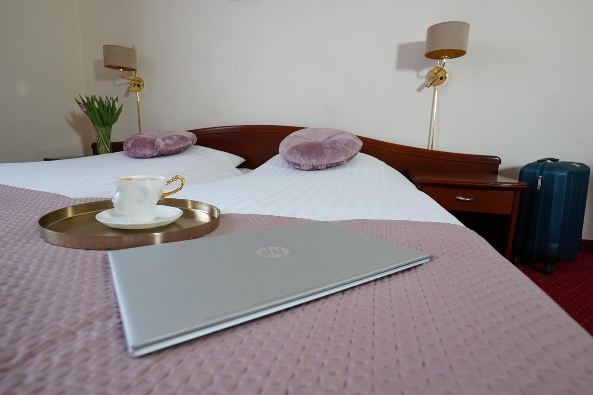 צ'סטוצ'ובה Hotel Sonex מראה חיצוני תמונה