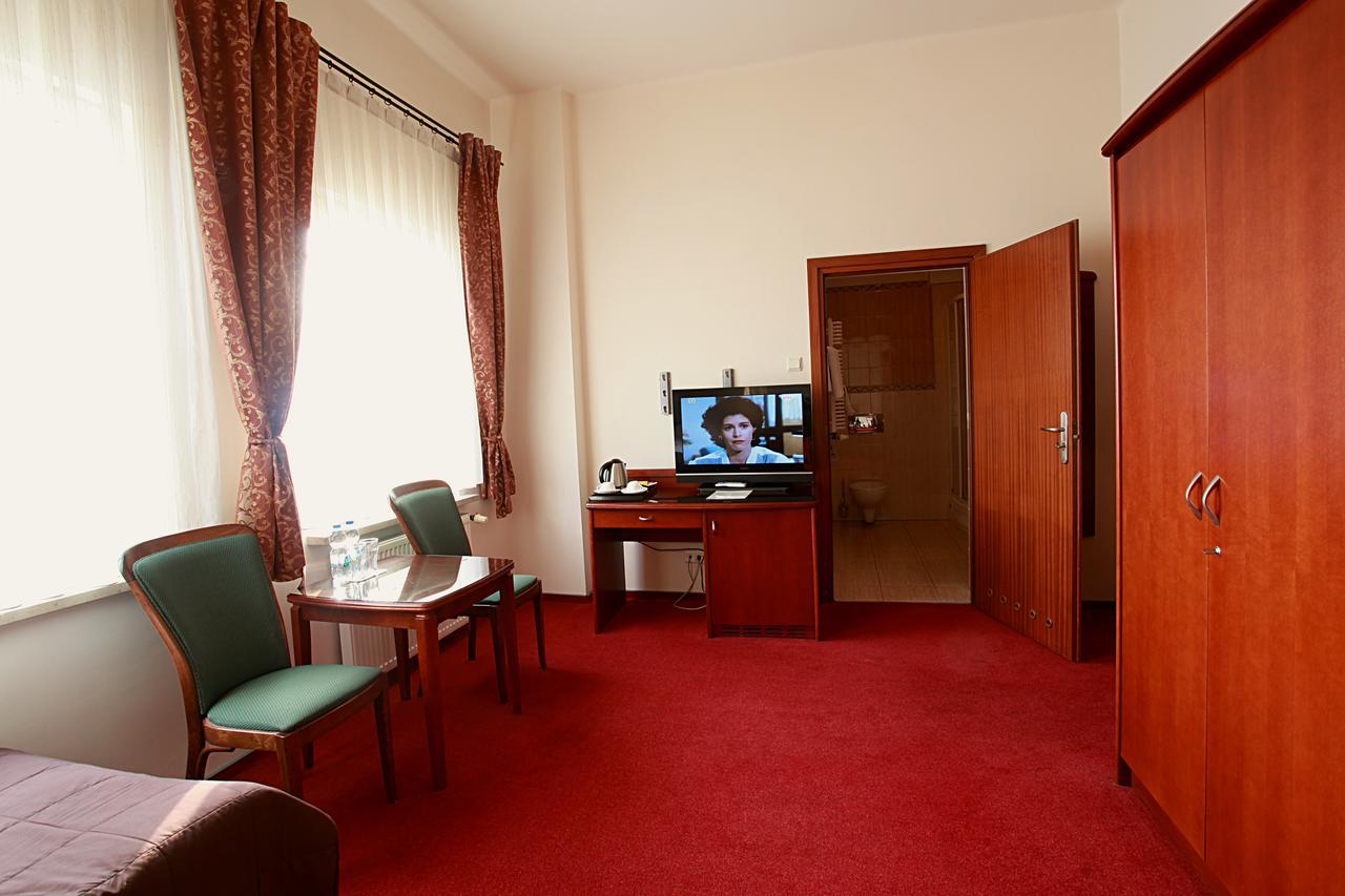 צ'סטוצ'ובה Hotel Sonex מראה חיצוני תמונה