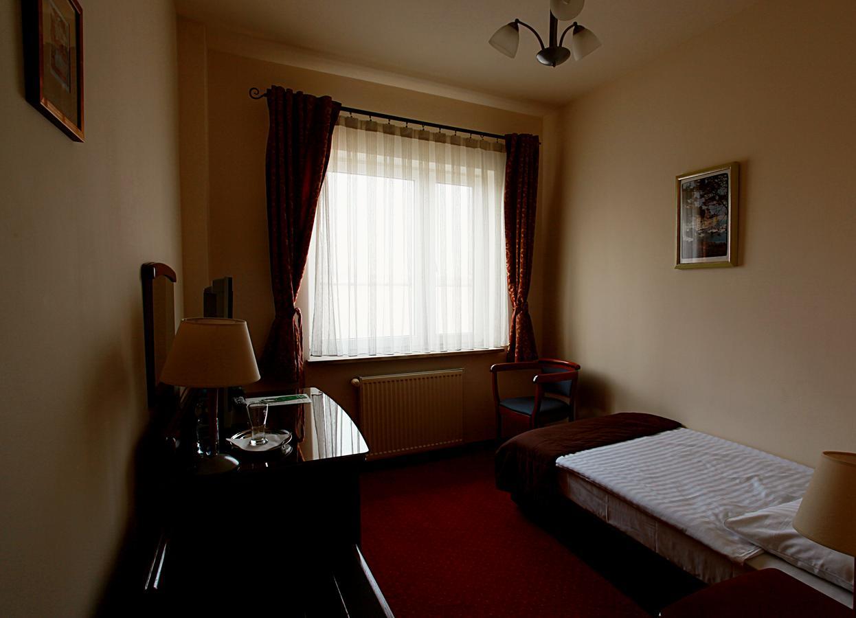 צ'סטוצ'ובה Hotel Sonex מראה חיצוני תמונה